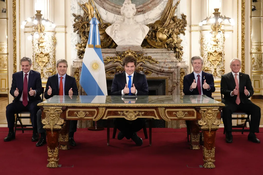 Javier Milei hizo la cadena nacional en el Salón Blanco