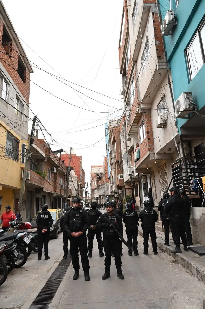 El Gobierno porteño llevó a cabo un operativo de seguridad en La Paternal.