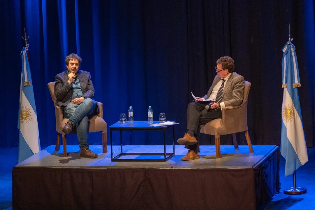 El historiador cautivó al Imperial de Maipú con su charla 