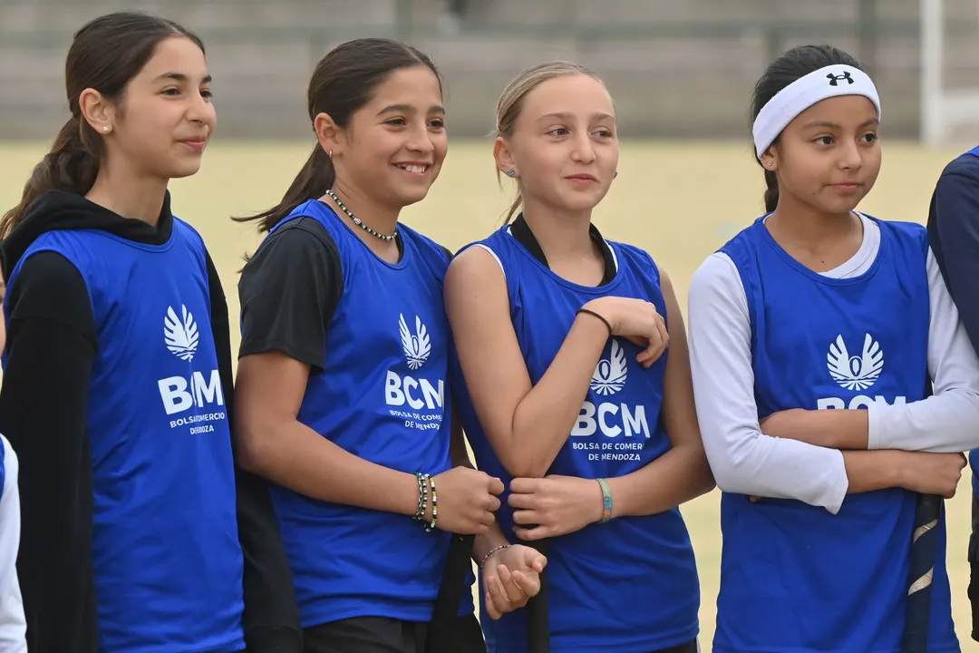 Las chicas disfrutaron la clínica con la camiseta de la BCM.