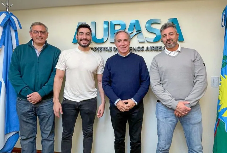 Facundo Moyano fue recibido por el directorio de AUBASA. A la derecha se encuentra Diego Martín Lasala