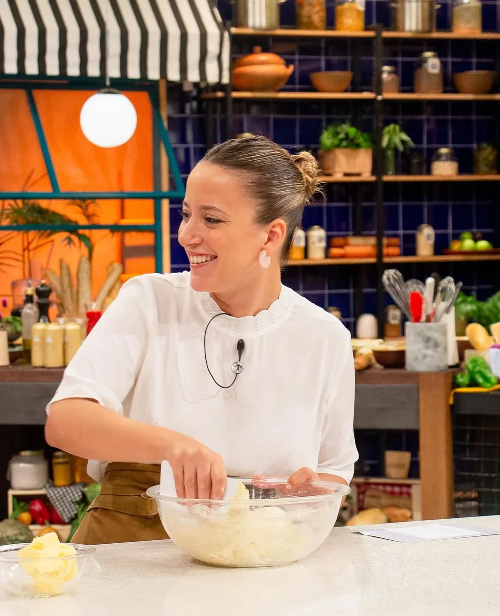 Paula divertida, grabando una receta. Fuente: Instagram Paula Maroni.