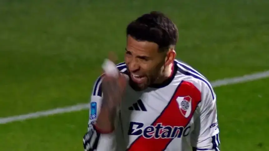 El vehemente reproche de Otamendi a Santiago Beltrán en pleno Sarmiento-River: "¡Salí una vez!"
