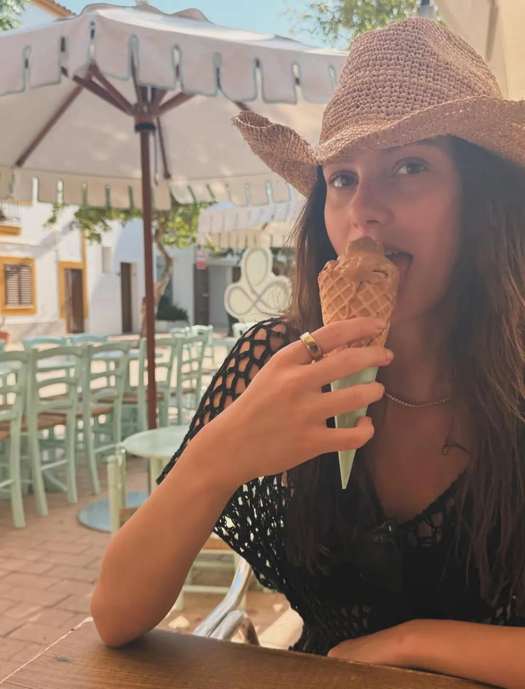 La apuesta fashion de Camila Morrone para el verano europeo.