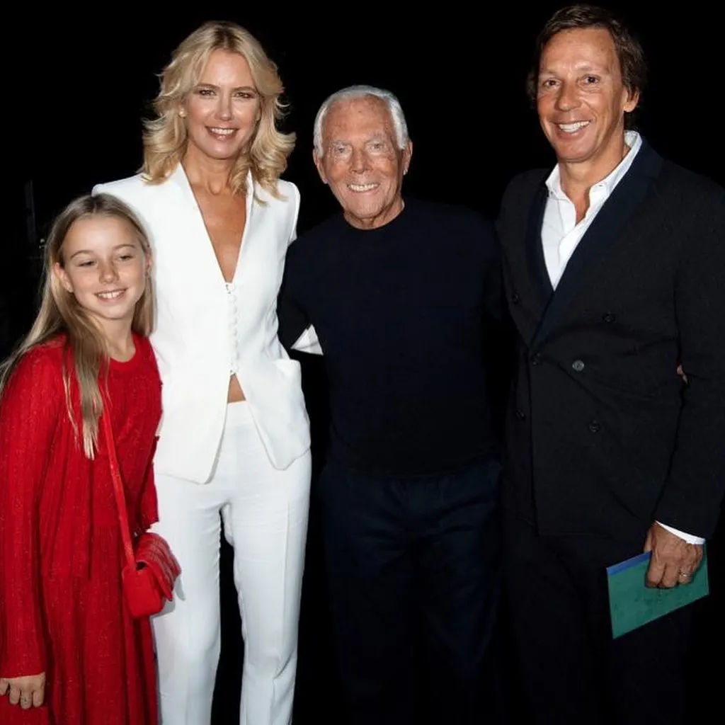 Otra de las fotos que Valeria Mazza publico en su cuenta de Instagram junto a su familia y el diseñador Giorgio Armani.