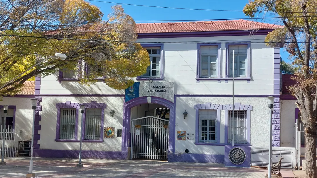 La Provincia apunta a duplicar plazas y mejorar servicios, pero reconoce que no hay plazos definidos para la construcción de la nueva residencia.