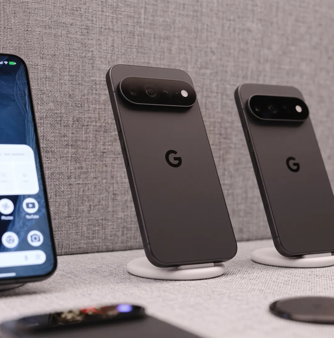 El nuevo iPhone 18 Pro compite frente al diseño con barra trasera del Google Pixel 11 Pro.
