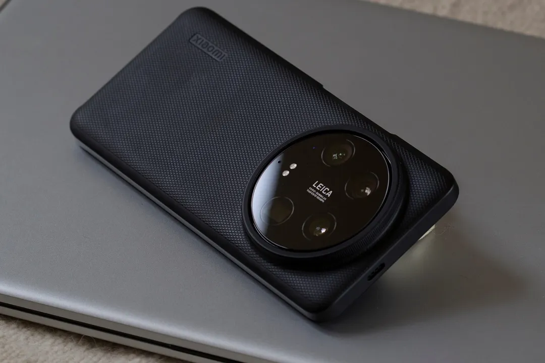 El Xiaomi 17 Ultra destaca entre los teléfonos premium por sus sensores de gran tamaño.