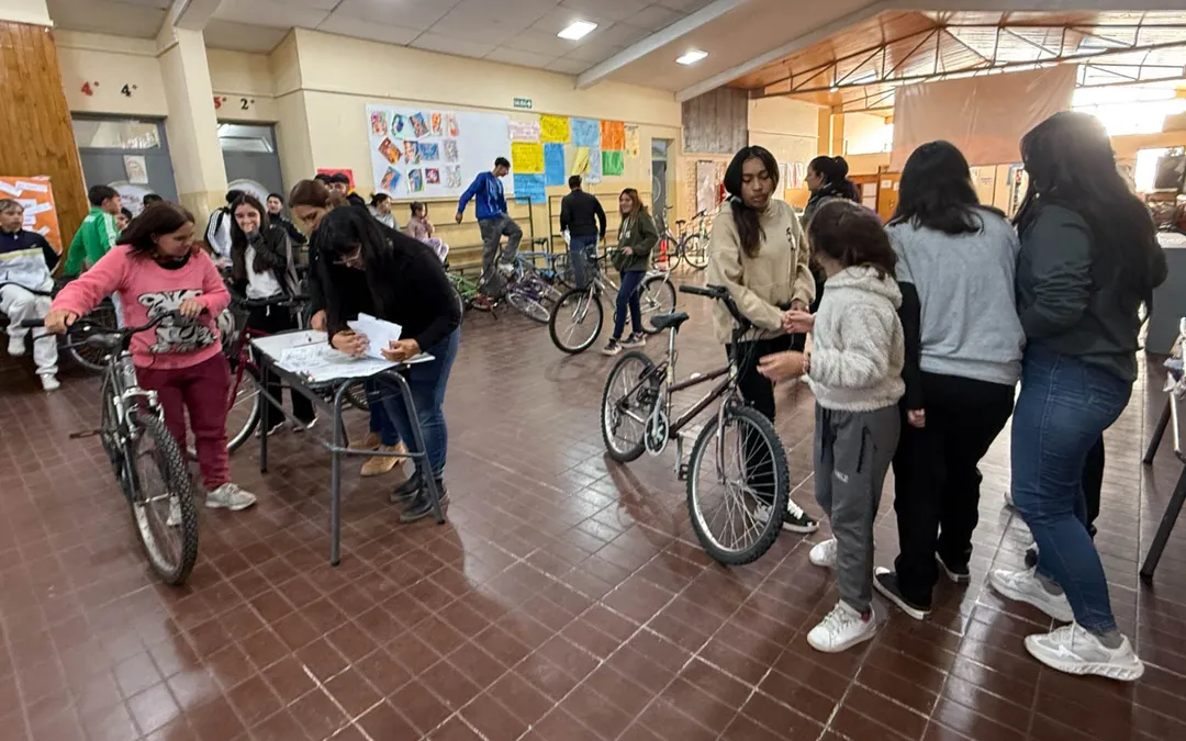 Se llegaron a conseguir 42 bicicletas para los alumnos del establecimiento educativo.