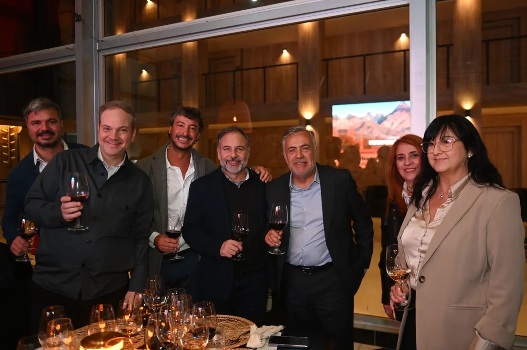Matías Parlanti, Federico Croce, Franco Parlanti, Gustavo Flores Bazán, Alfredo Cornejo, Macri Sinatra y Mariana Bergutz.