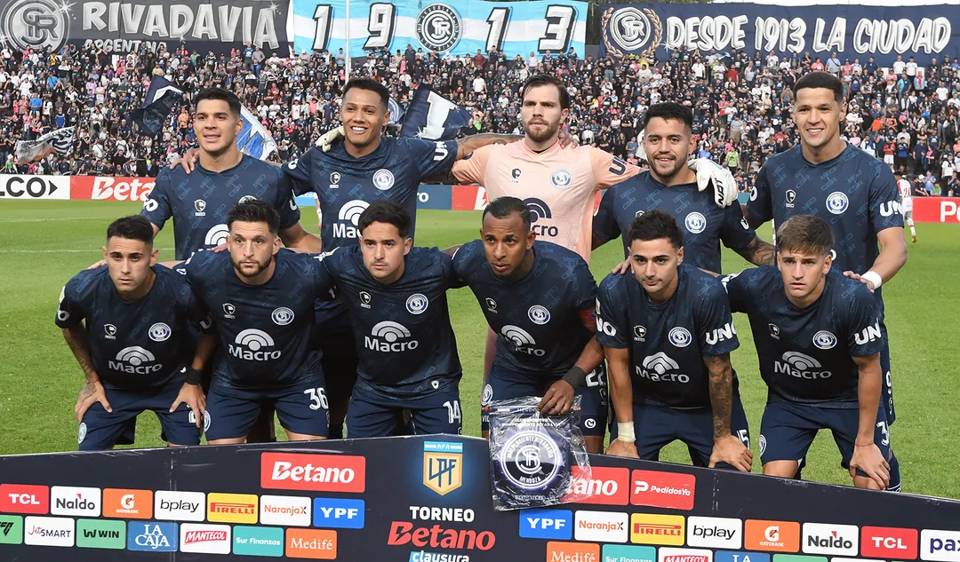 Independiente Rivadavia no pudo aprovechar las situaciones que tuvo ante Huracán y sigue de mala racha.