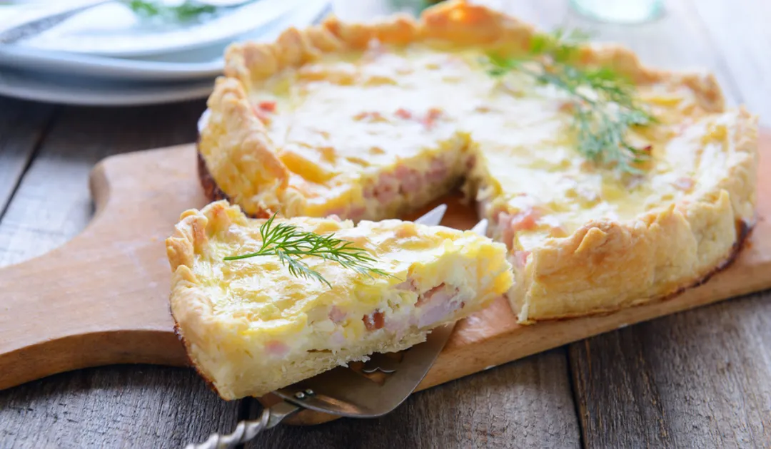 Receta de tarta de jamón y queso.