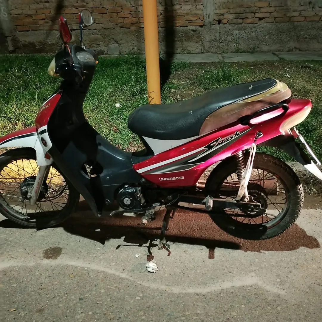 Las motocicletas fueron retenidas por falta de licencia de conducir, seguro obligatorio, documentación y otras infracciones previstas por la normativa vial.