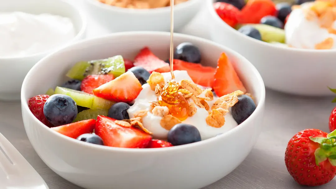El yogur hace que esta receta sea ideal para el verano por su textura fresca.