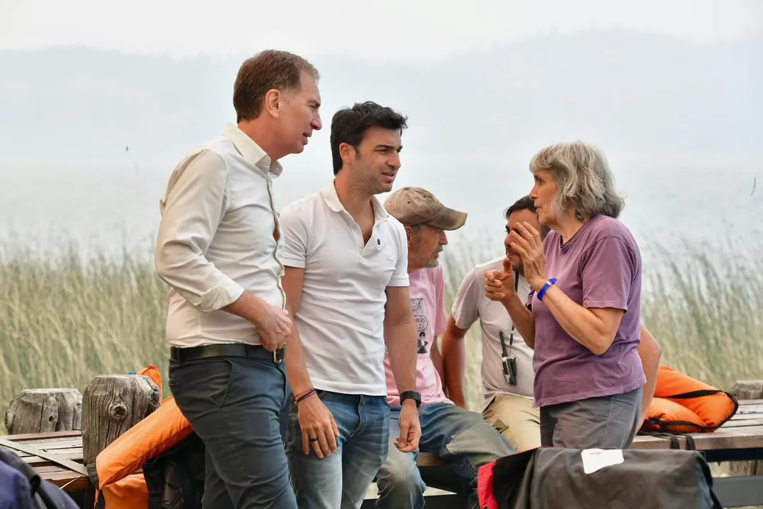El ministro del Interior, Diego Santilli, recorrió las zonas afectadas por los incendios en Chubut junto al gobernador Ignacio Torres.