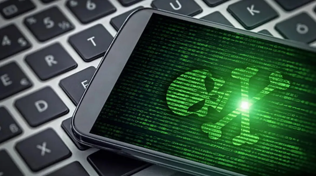 Desactivar Bluetooth, rechazar emparejamientos extraños y actualizar el sistema ayuda a proteger la información.
