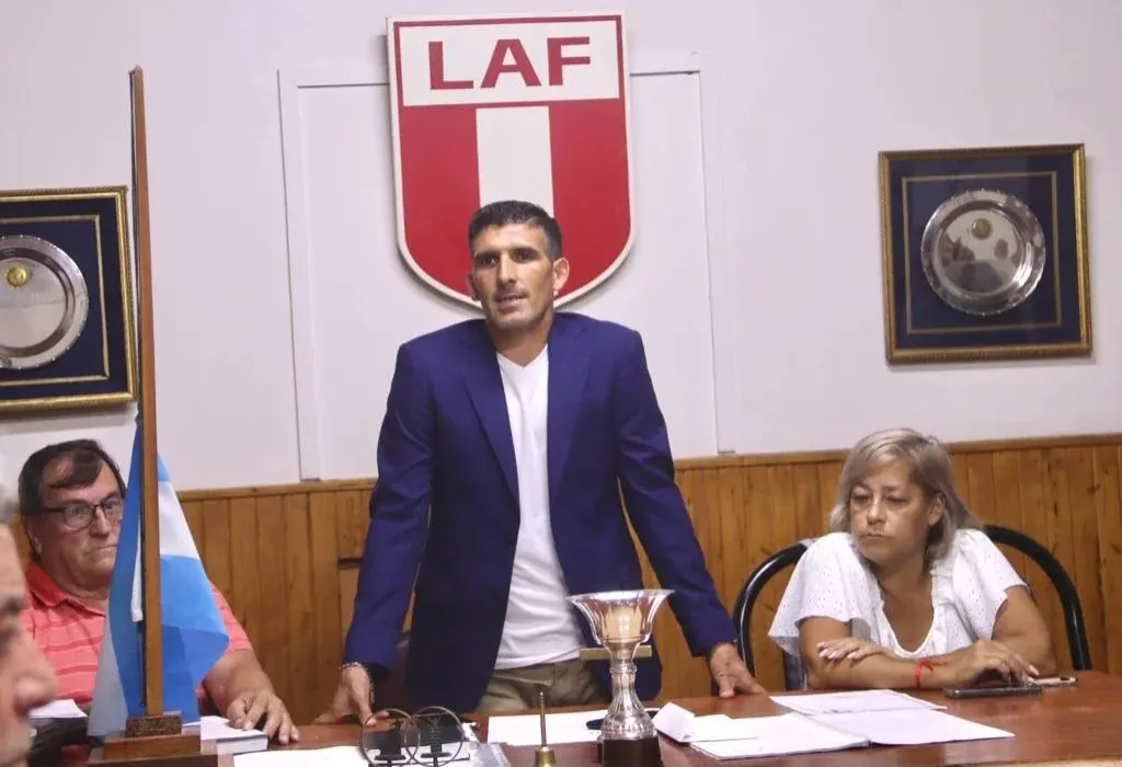 Andrés Merlos es actualmente el presidente de la Liga Alvearense de Fútbol.