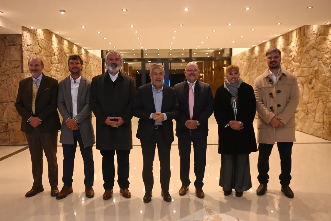 Alfredo Cornejo se hizo presente en el cierre de la cena de gala que puso el broche de oro a Vinexpo Explorer 2026.