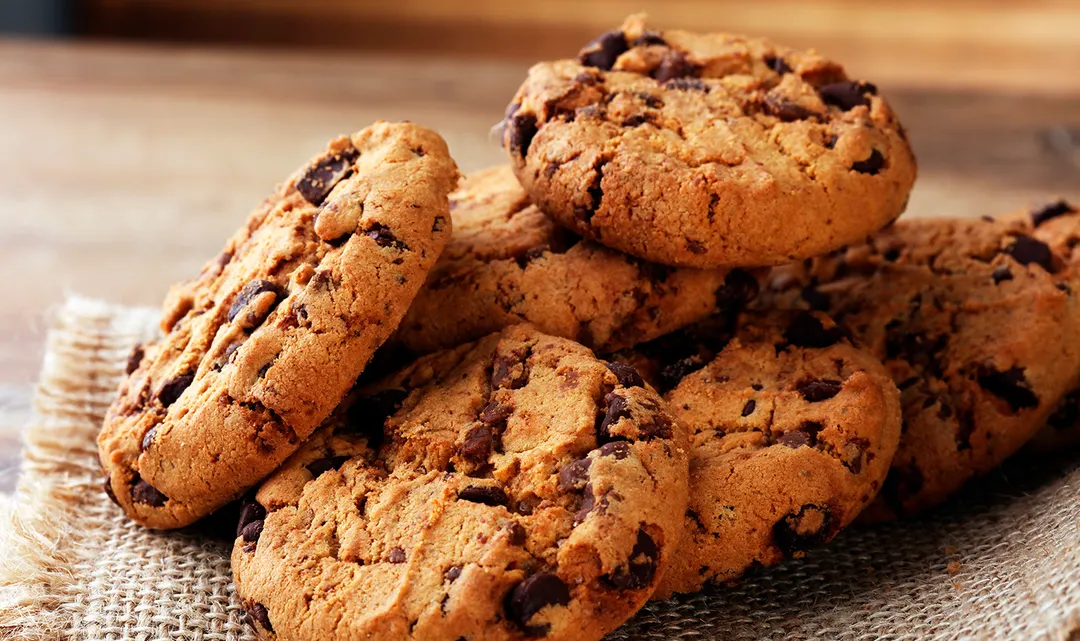 La receta más fácil para preparar tus propias galletas de avena con chocolate.