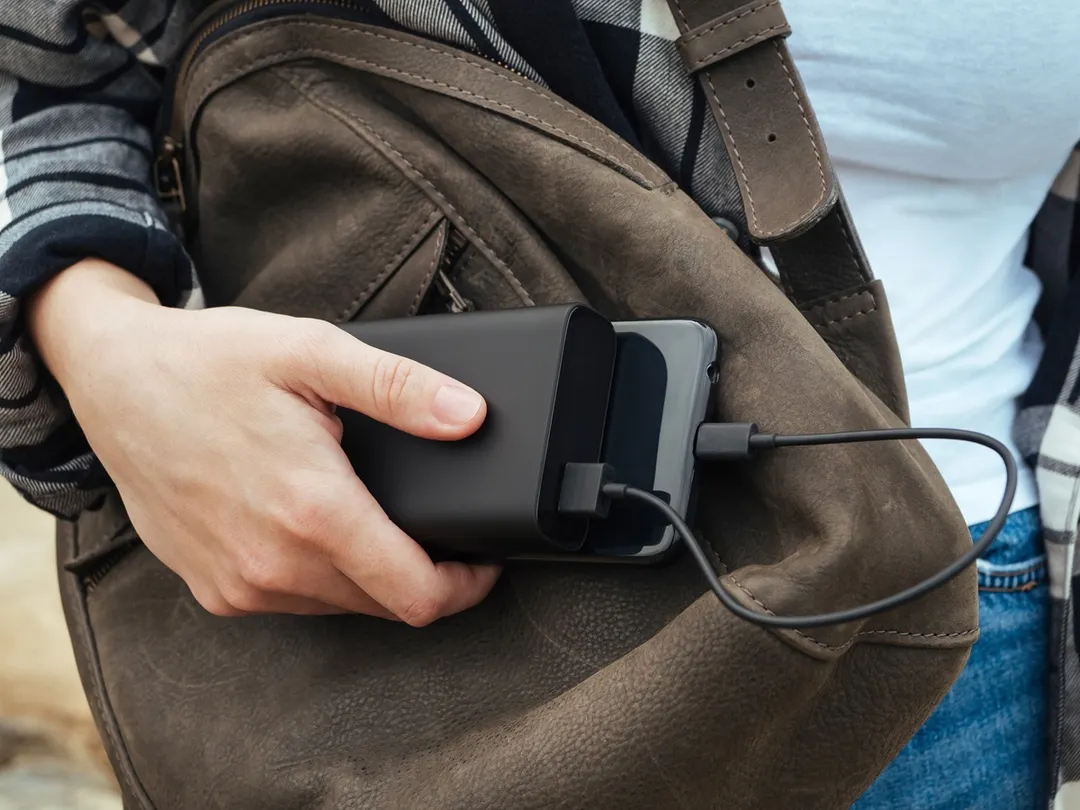 Los materiales de origen reciclado ganan protagonismo en la fabricación de accesorios móviles modernos.