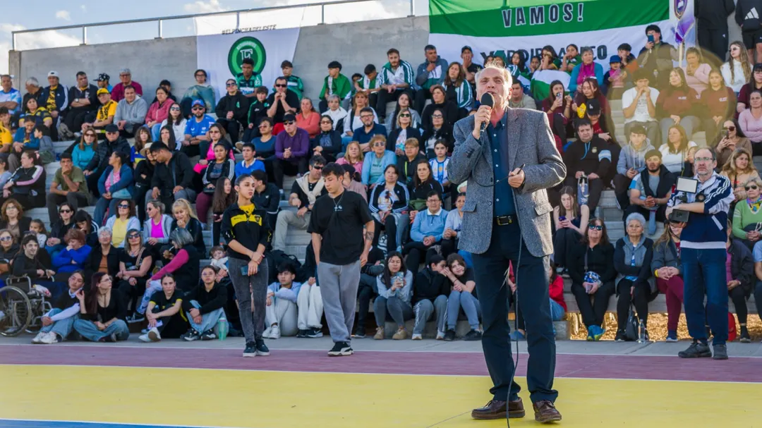 Raúl Rufeil inauguró nuevos playones deportivos en Palmira y anunció un colegio secundario para deportistas de alto rendimiento.