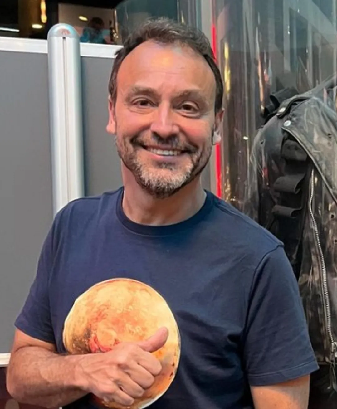 Adrián Pallares habló sobre la venta de Telefe
