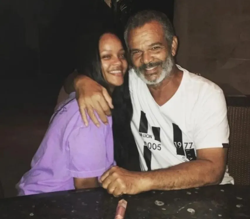 Rihanna tuvo una relación complicada con su padre.