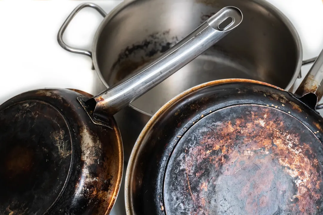 La mezcla con bicarbonato de sodio sirve para limpiar ollas. Foto: Shutterstock