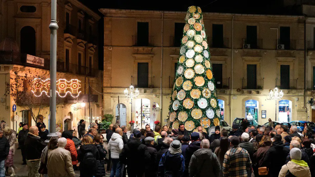 La cerámica en la calle durante todo el año en Castellamonte. En este caso, durante la celebración de la última Navidad.