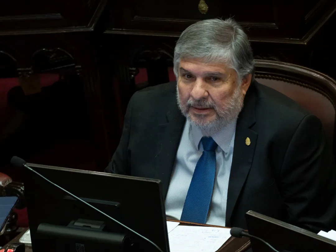 José Mayans en el recinto del Senado.