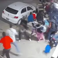 Locura en Salta: un conductor de 80 años perdió el control, subió a la vereda y atropelló a 13 personas