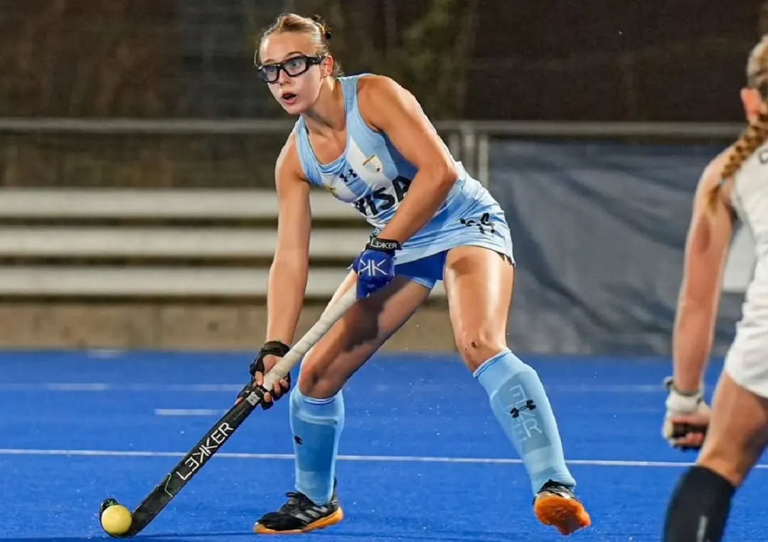 Subcampeona del mundo y mejor jugadora del torneo, la mendocina Milagros Alastra revela cómo vive el hockey, el estudio y los sacrificios cotidianos.