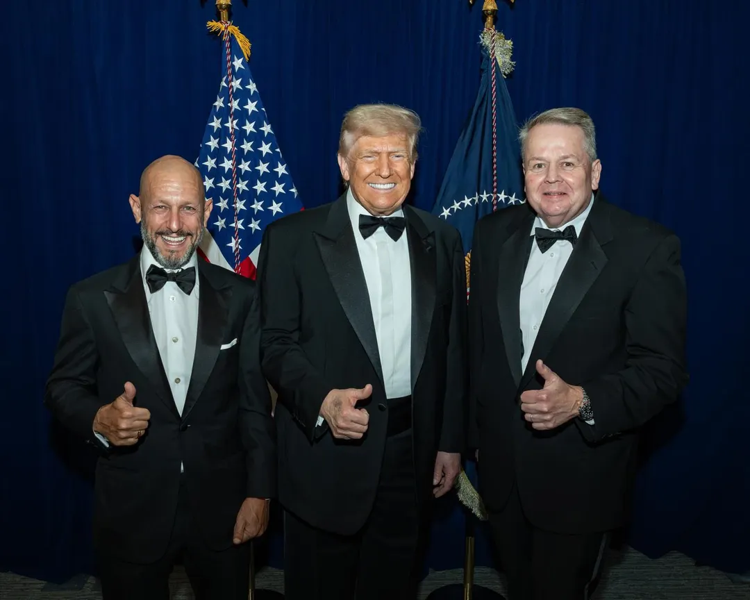 Leonardo Scatturice, Barry Bennett y Donald Trump.
