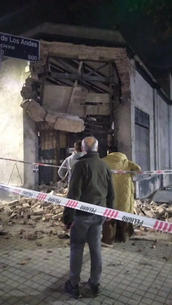 Derrumbe en obra en construcción en Capital.