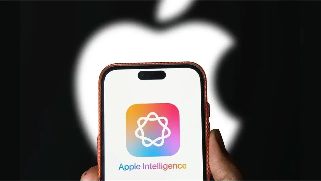 Apple mantiene a su IA como una herramienta privada mientras evalúa mejoras en su asistente virtual.