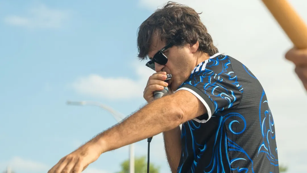 El artista tuvo que terminar su show por decisión de la policía.