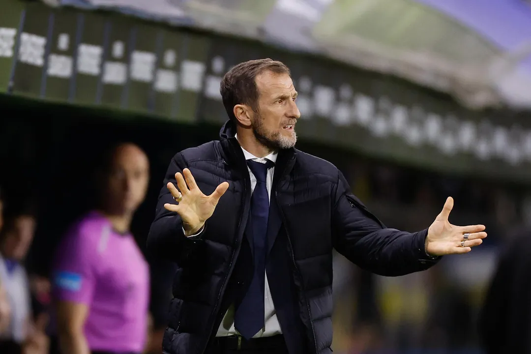 El Vasco Arruabarrena tiene previsto sumar un jugador de jerarquía para reforzar la defensa. 