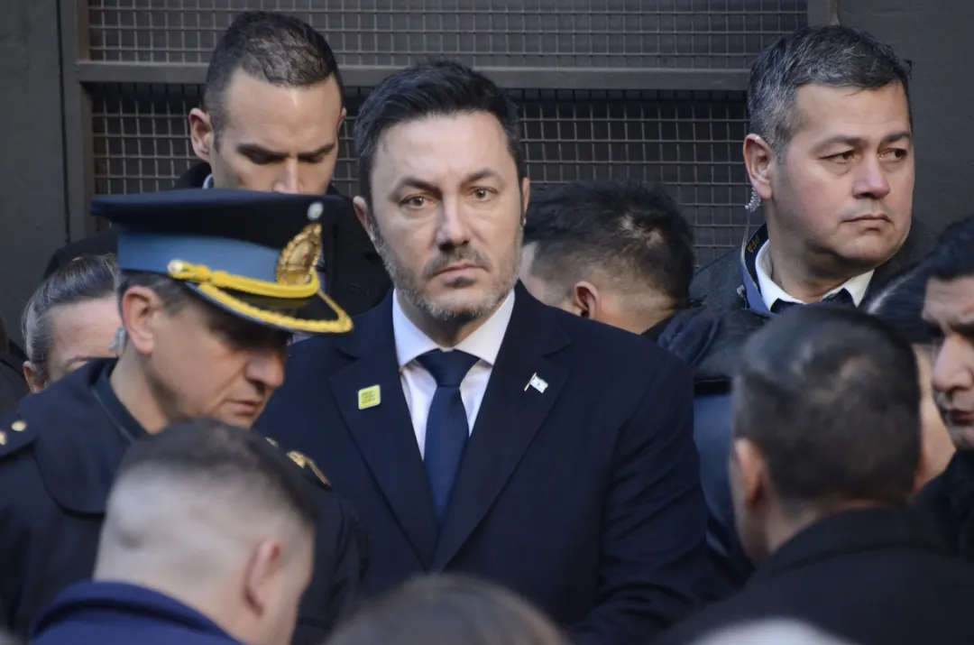 El ministro de Defensa, Luis Petri, en el acto del 31° aniversario del atentado a la sede de la AMIA.