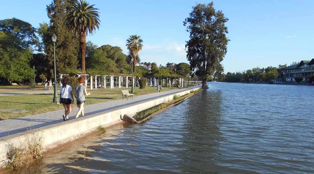 El Parque San Martín es uno de los lugares más elegidos por los turistas en Semana Santa. 
