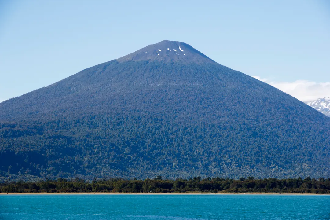 A pocos kilómetros del pueblo, las Termas de Pichicolo esconden cinco pozones naturales con aguas que alcanzan los 42°.