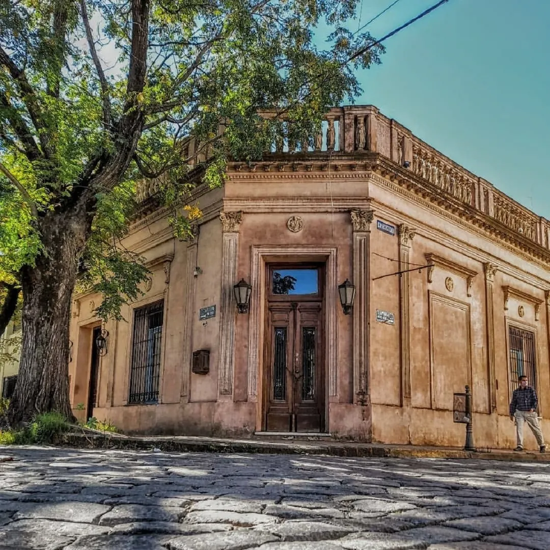 San Antonio de Areco es un pueblo que parece haberse detenido en el tiempo. Foto: IG @elchech0