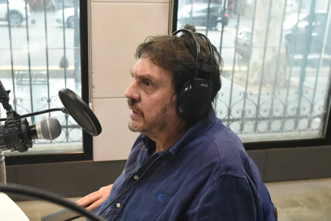 El historiador rechazó el uso de los insultos futbolísticos y pidió duras sanciones para quienes los promuevan.
