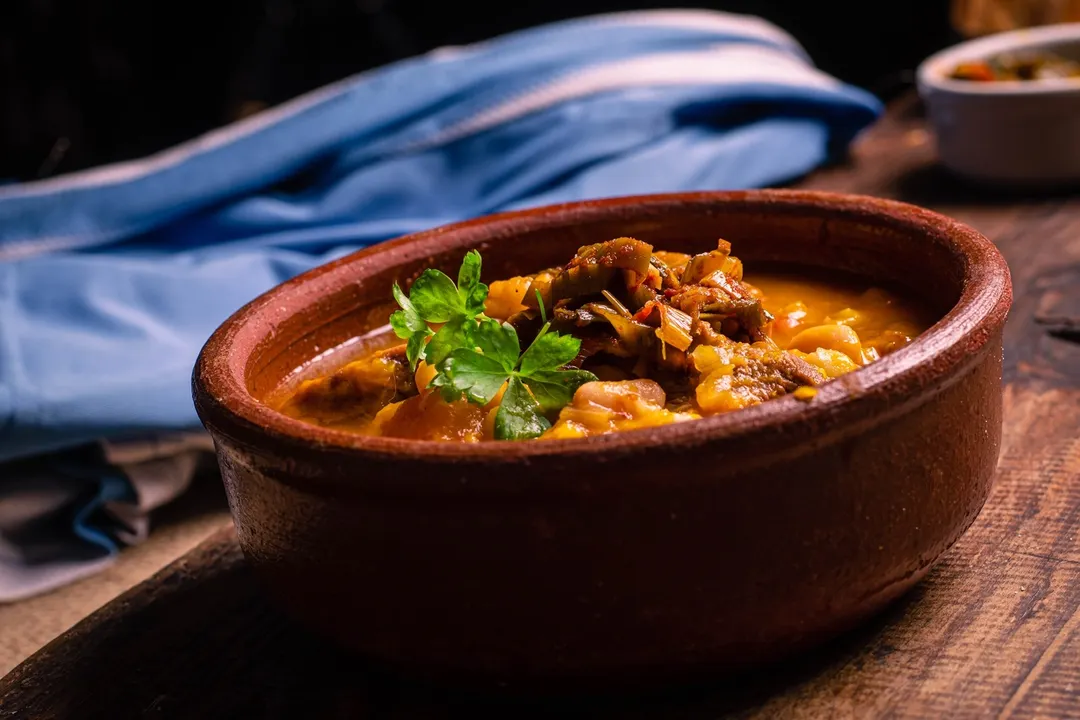 El locro es un guiso típico argentino que lleva maíz, porotos, verduras y distintas carnes. Foto: Shutterstock. Foto: Shutterstock