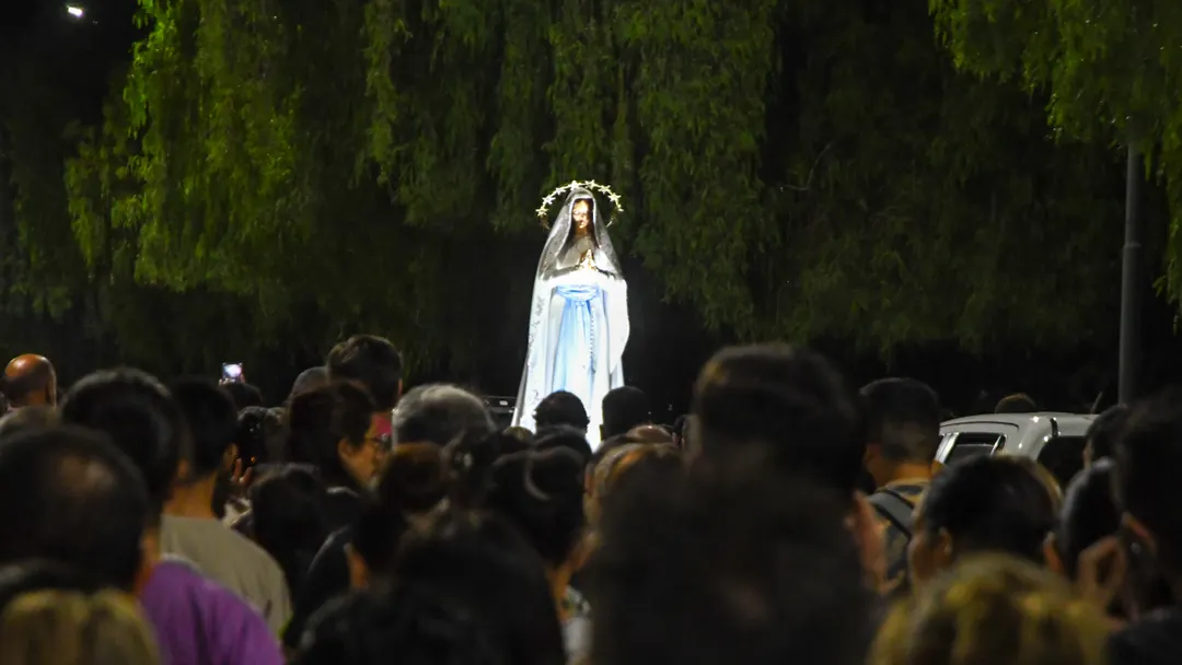 La procesión de la Virgen de Lourdes convocó a miles de mendocinos.