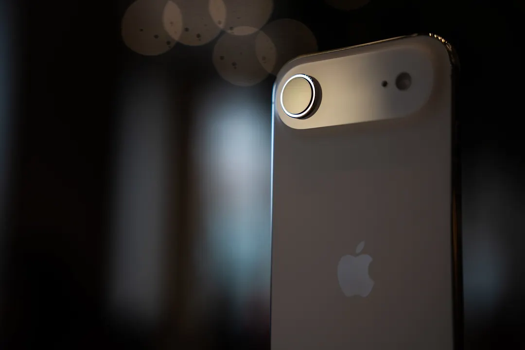 La falla permitiría vincular direcciones anónimas con el Apple ID, comprometiendo la privacidad prometida por Apple.