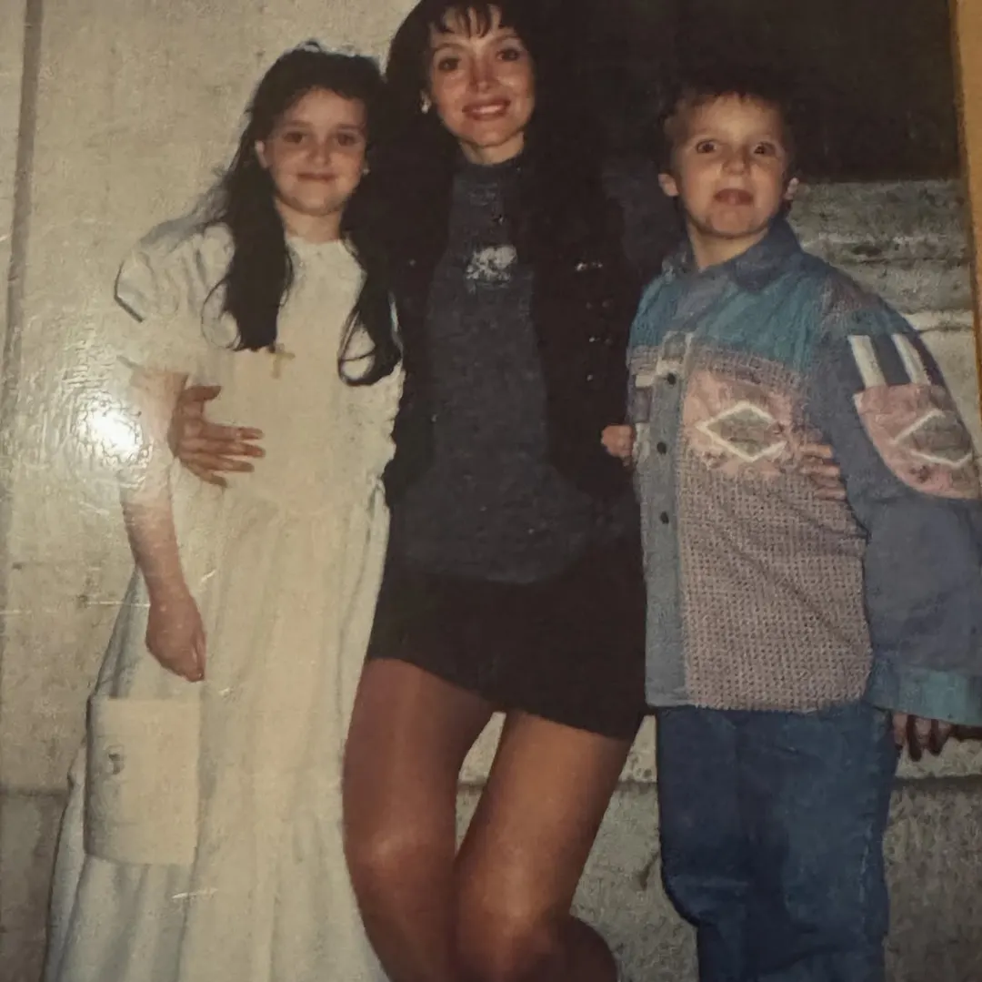 Miriam Alejandra Bianchi, aka Gilda, con sus dos hijos: Mariel y Fabricio. 
