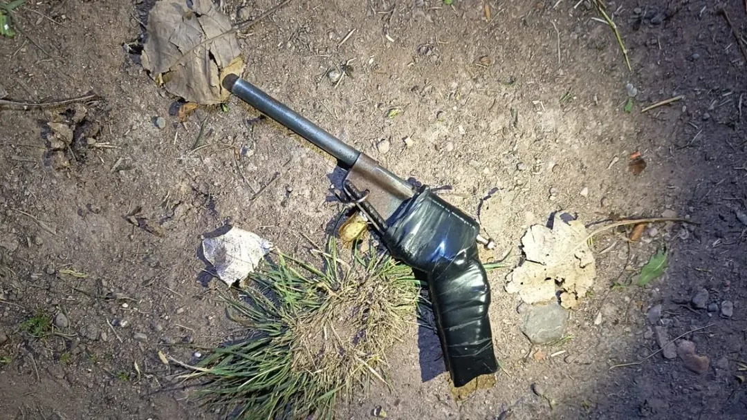 Arma de fabricación casera secuestrada durante el procedimiento realizado en el departamento de Guaymallén.