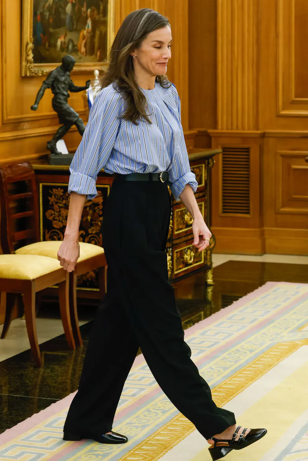 Reina Letizia y su look working girl.