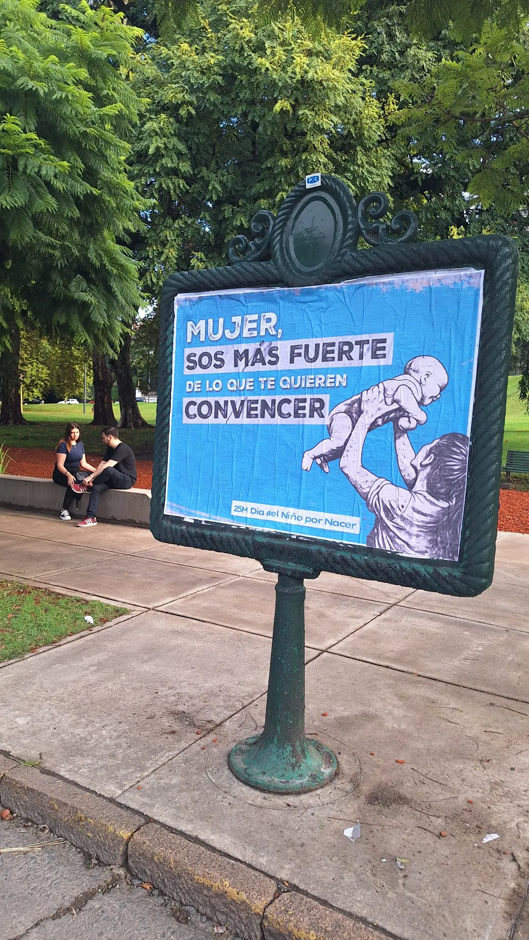 La defensa de la vida de los niños por nacer y el cuidado especial de las madres.