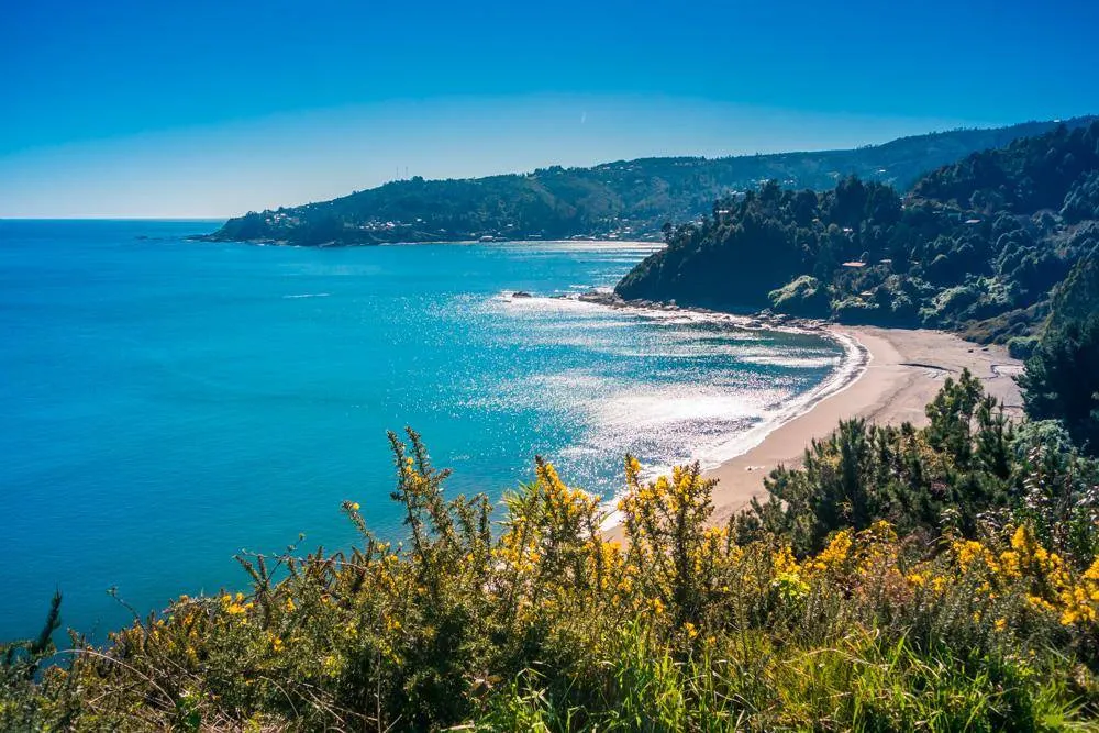 Niebla, cerca de Valdivia, mezcla historia colonial y paisajes fluviales.
